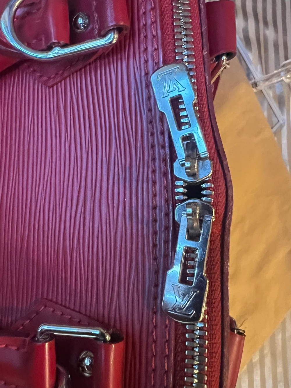 Pre-owned Authentic Louis Vuitton Epi Leather Satchel in Deep Red - Picture 7 of 10